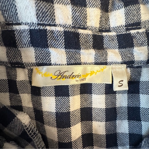 Andree by Unit Blue Gingham 1/4 zip flannel pullover- Like New. - Picture 6 of 6